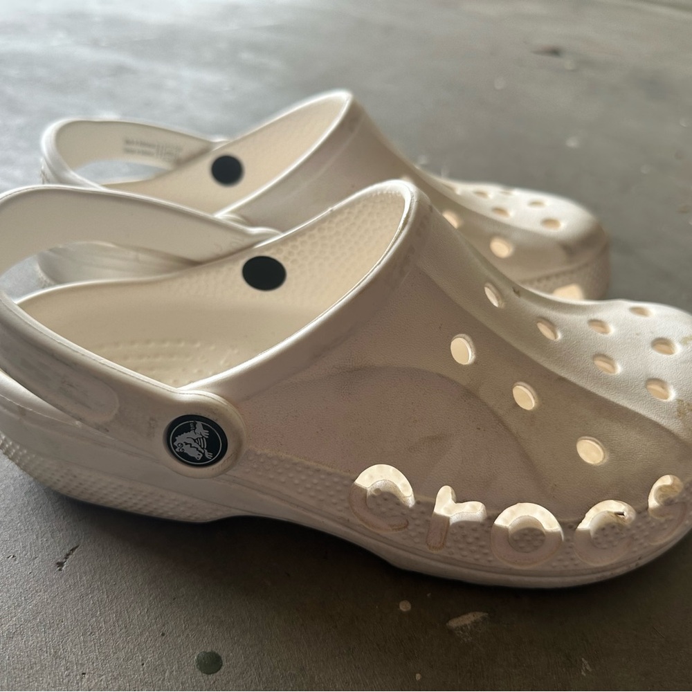 Crocs women’s Classic Clog - White